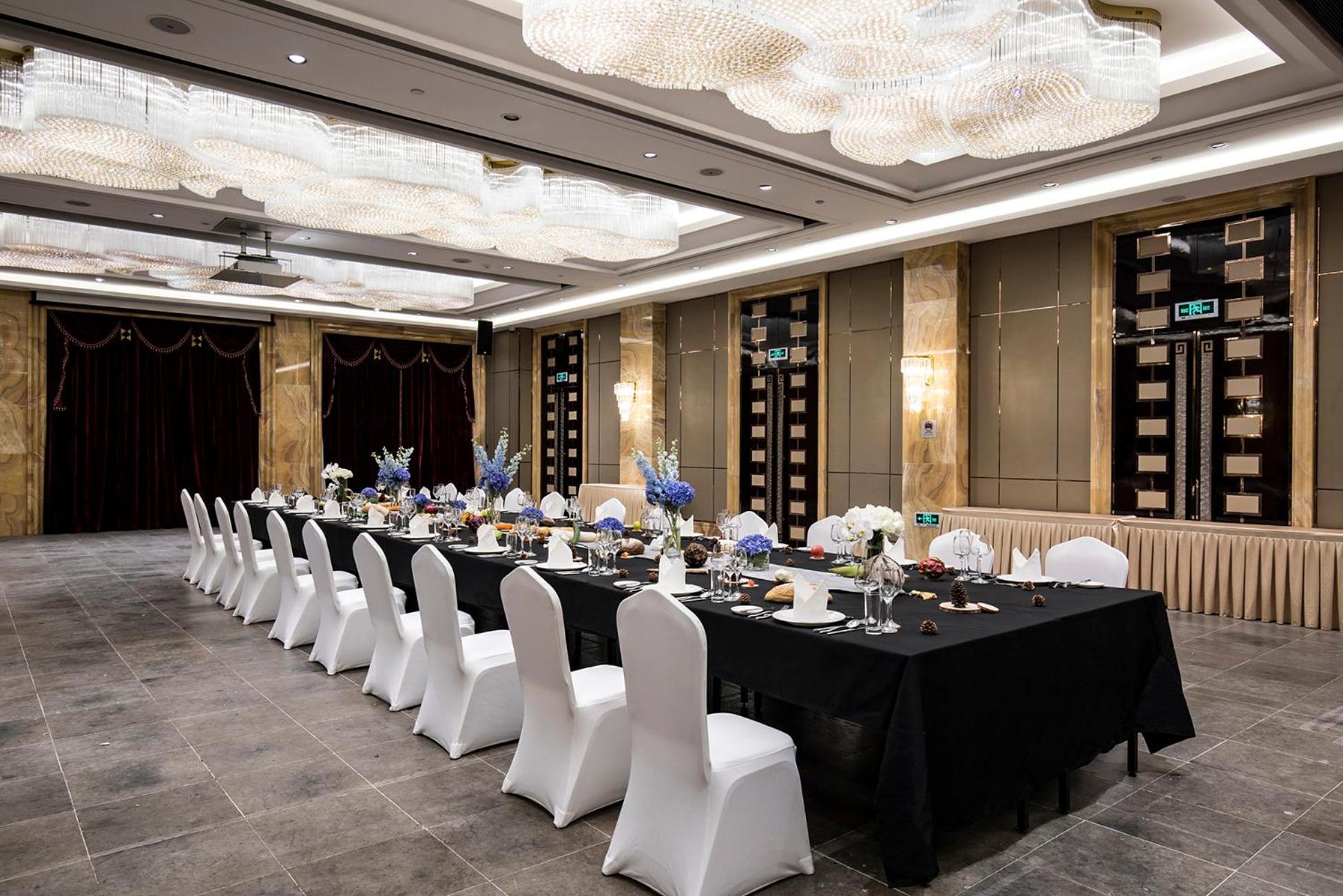 Royal Garden Hotel Shanghai-Free Shuttle To And From Disney & Pvg & Close Metro Line2 Easy To Sha New Expo Экстерьер фото