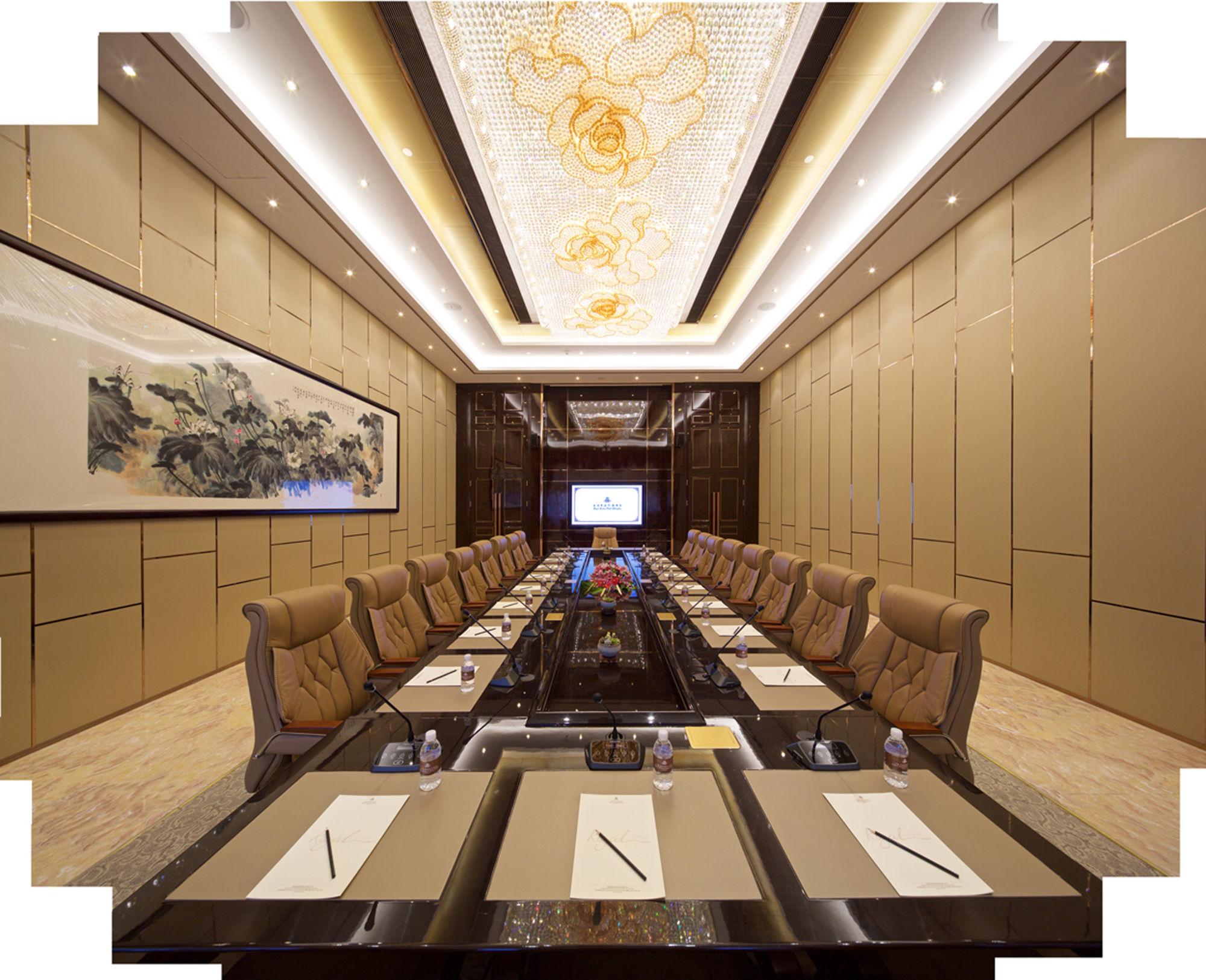 Royal Garden Hotel Shanghai-Free Shuttle To And From Disney & Pvg & Close Metro Line2 Easy To Sha New Expo Экстерьер фото